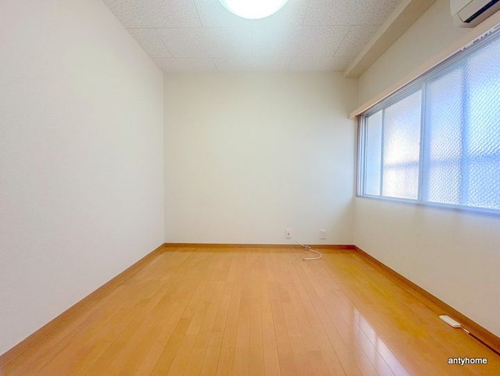 山本ビルの居間