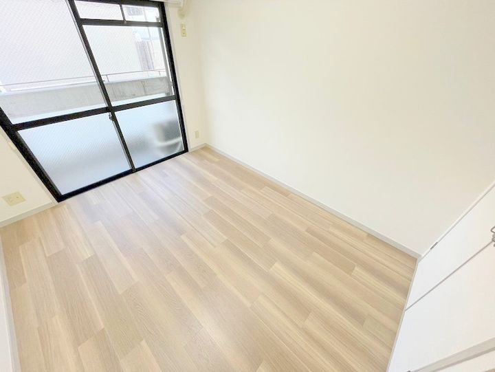 大阪府吹田市泉町1丁目(マンション)の賃貸物件の居間