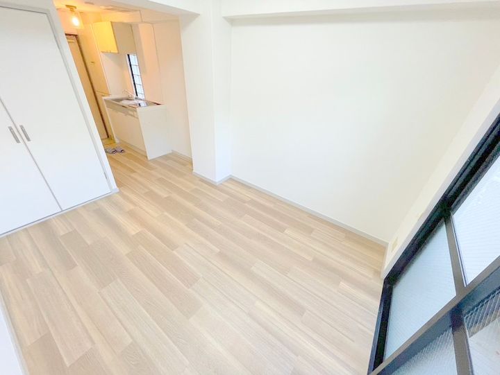 大阪府吹田市泉町1丁目(マンション)の賃貸物件の居間