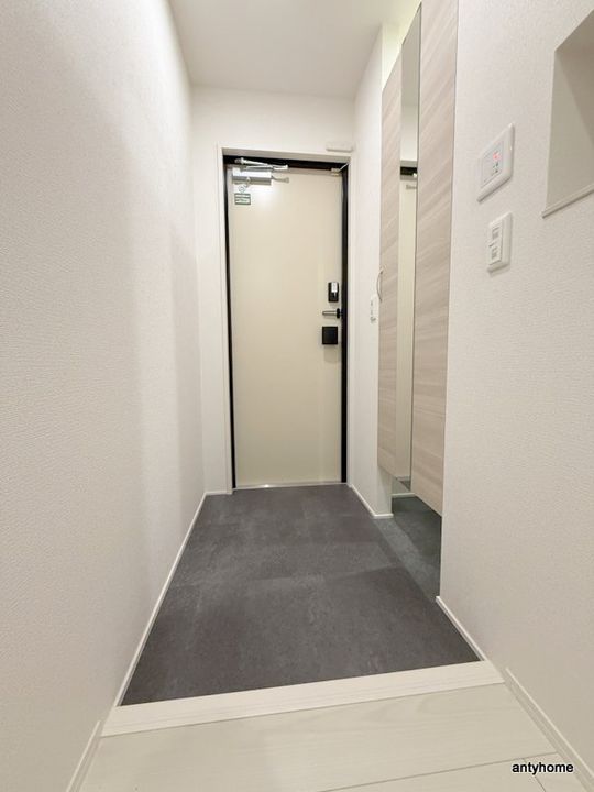 クラシスト泉町の玄関