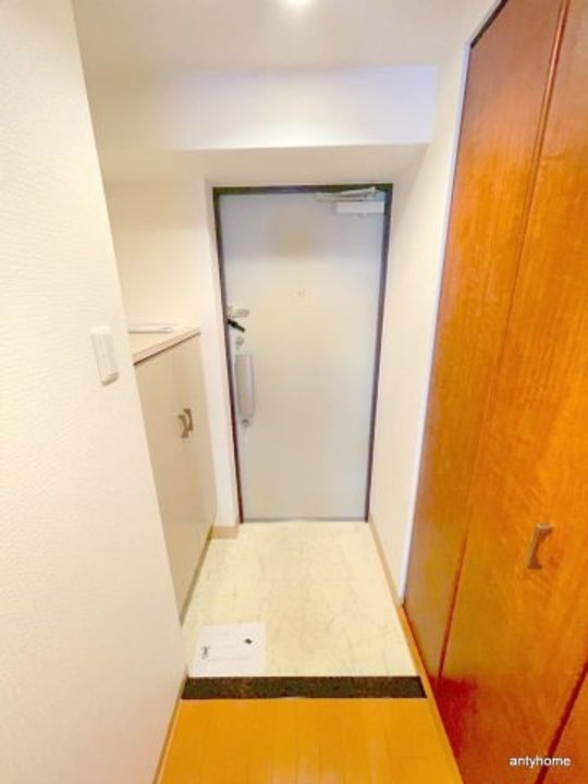 エス・キュート平野町の玄関