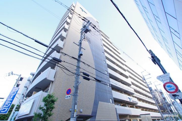 SERENiTE江坂四番館の外観