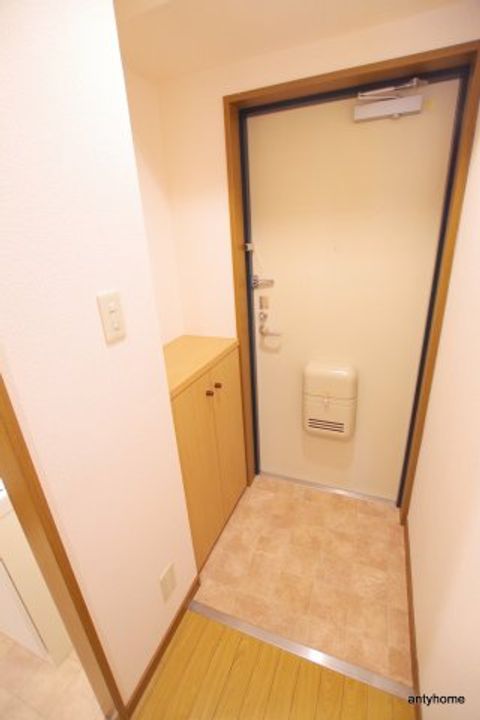 大阪府大阪市北区大淀中2丁目(マンション)の賃貸物件の玄関