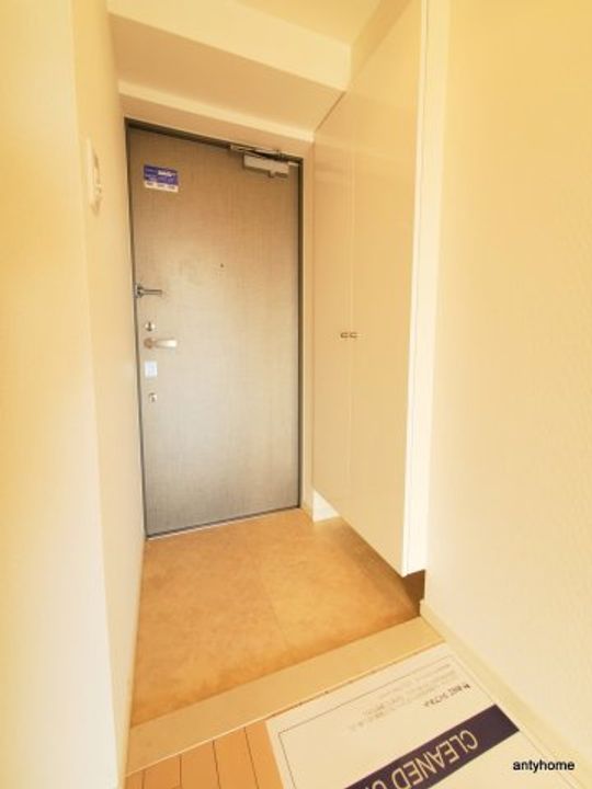 レジディア谷町の玄関