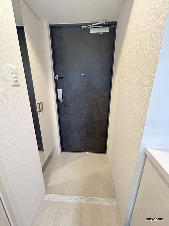 エスリード難波AGREAの玄関