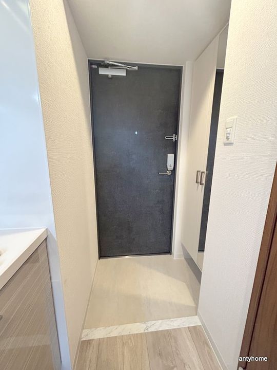 エスリード難波AGREAの玄関