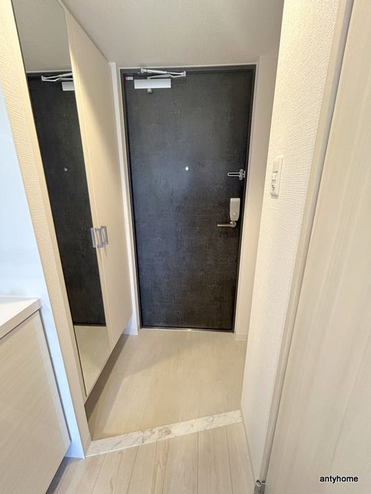 エスリード難波AGREAの玄関