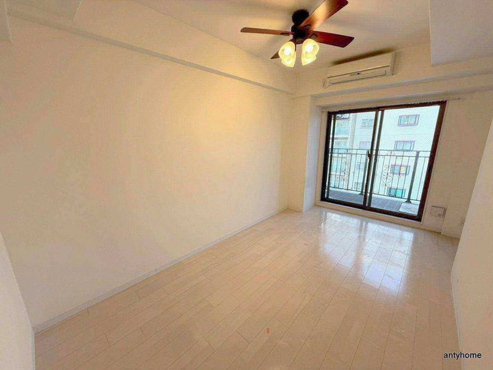 Luxe玉造3の居間