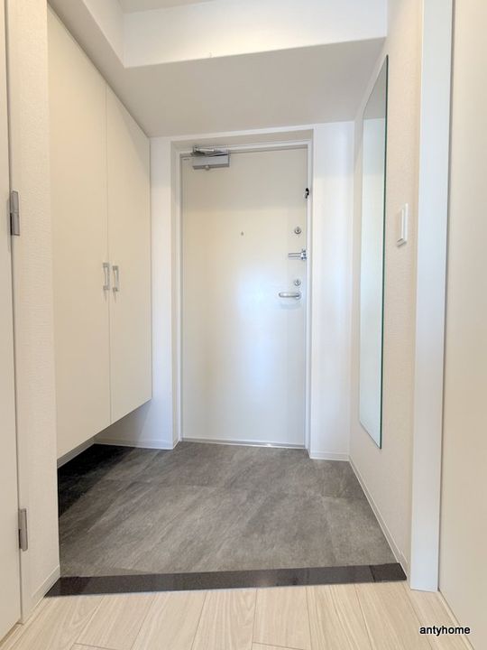 セレニテ日本橋エクラの玄関