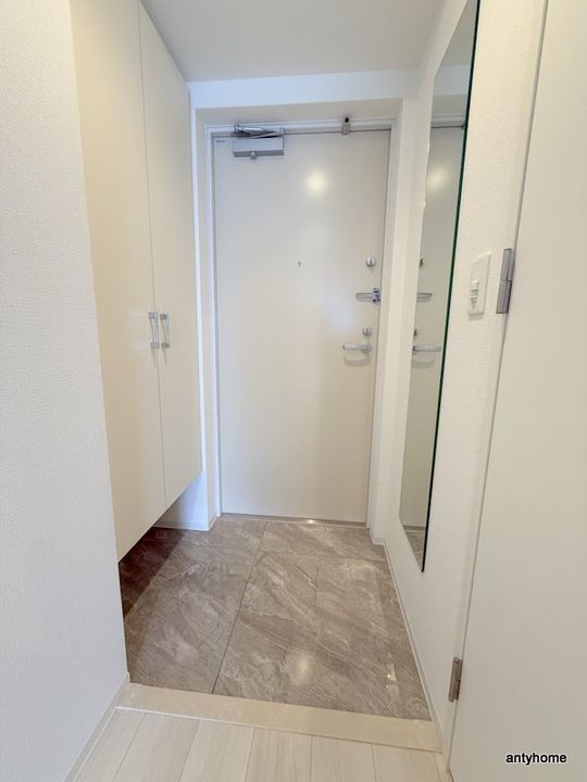 セレニテフラン新大阪の玄関