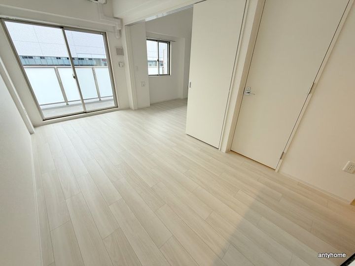 セレニテフラン新大阪の居間