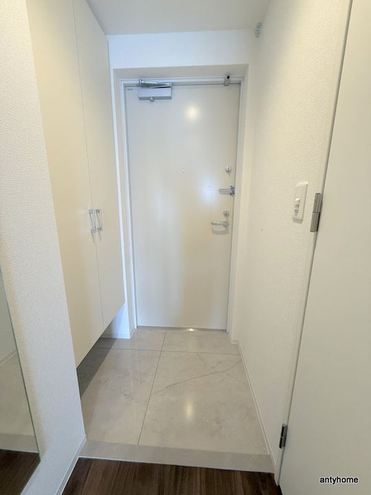 セレニテフラン新大阪の玄関