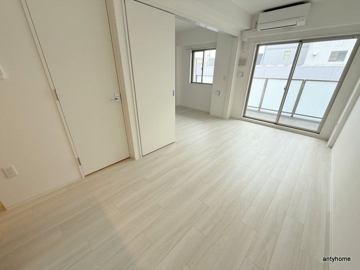 セレニテフラン新大阪の居間