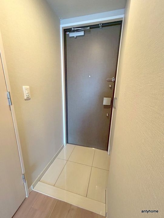 ハビテ靱センターコートの玄関