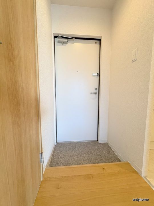 ソリティア桃谷の玄関