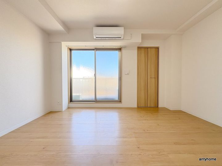 ソリティア桃谷の居間