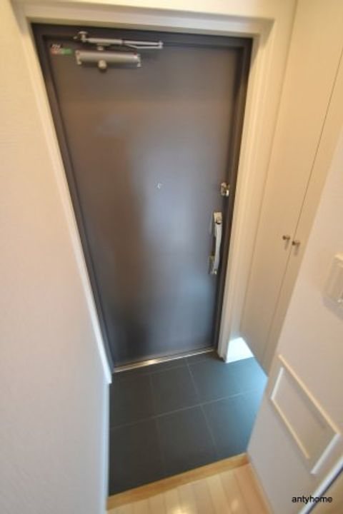 大阪府吹田市広芝町(マンション)の賃貸物件の玄関