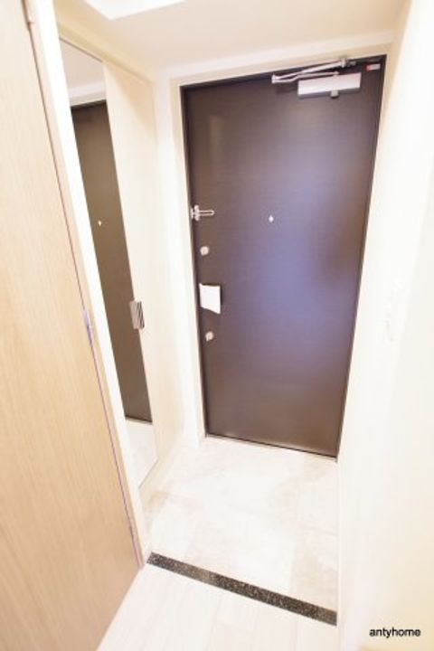 プレサンス福島ミッドエルの玄関