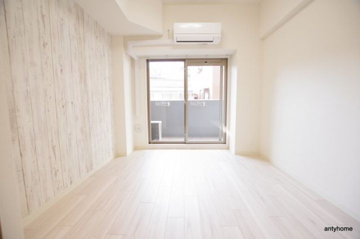 プレサンス福島ミッドエルの居間