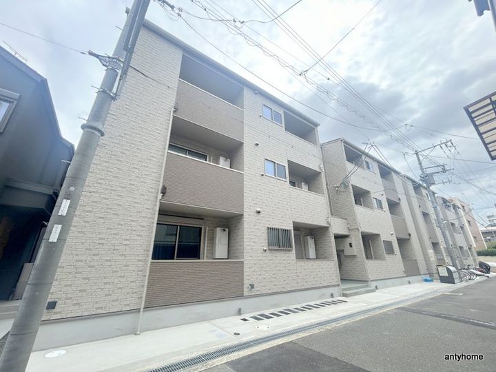 ジラフ吹田内本町の外観