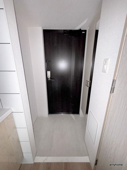 エスリード新大阪ザ・プレミアEASTの玄関