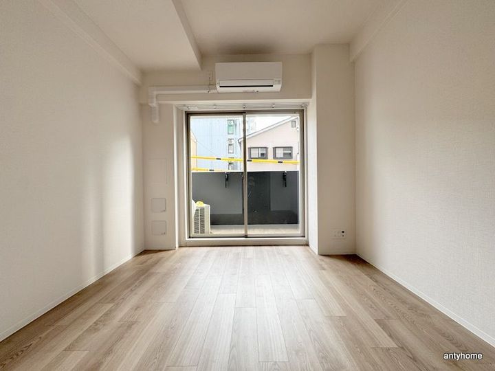 エスリード新大阪ザ・プレミアEASTの居間