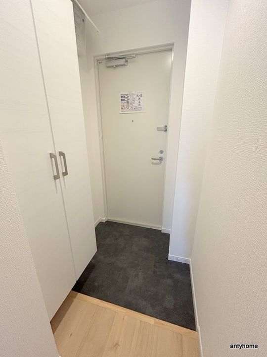 Raffine大阪九条の玄関