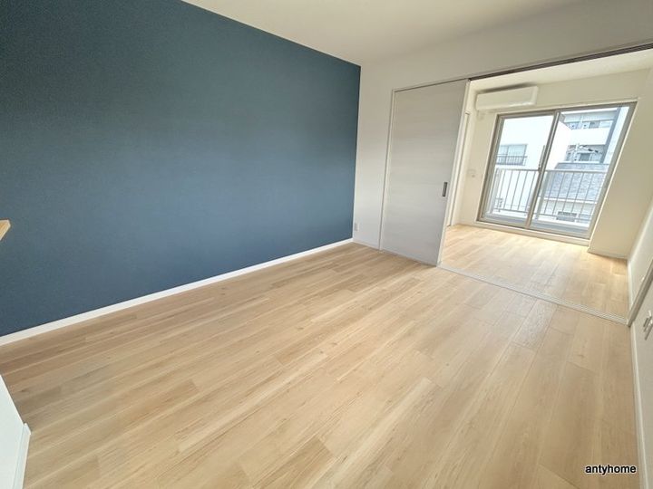 Raffine大阪九条の居間