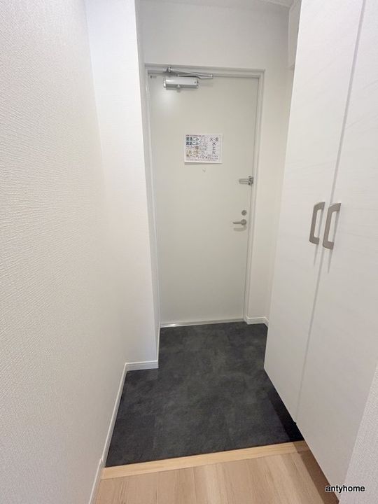 Raffine大阪九条の玄関