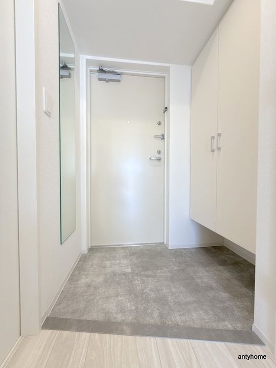 セレニテ日本橋エクラの玄関