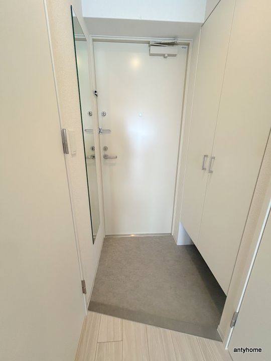 セレニテ夕陽丘エクラの玄関