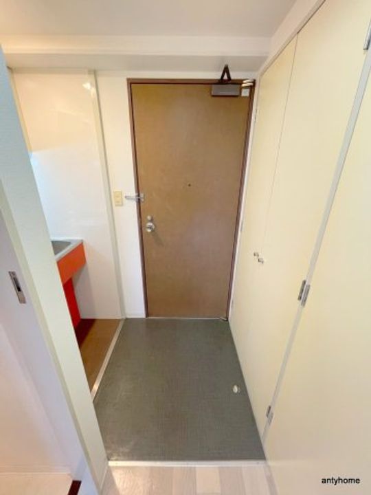 大阪府吹田市古江台5丁目(マンション)の賃貸物件の玄関