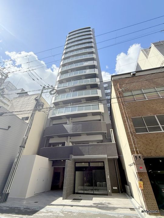 コンフォリア・リヴ大阪本町の外観