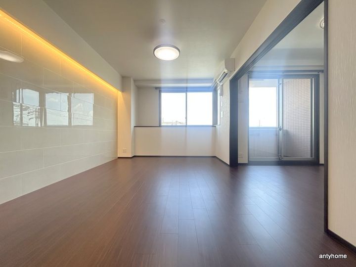 プレジオ長田の居間