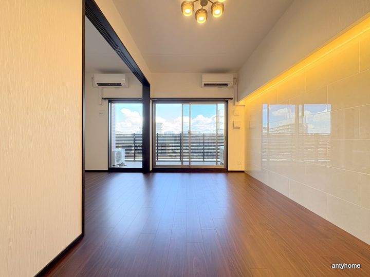 プレジオ三国EUROの居間