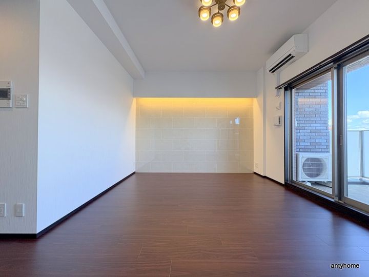 プレジオ三国EUROの居間