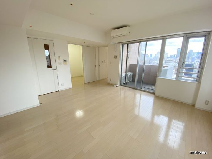 クロスレジデンス大阪新町の居間