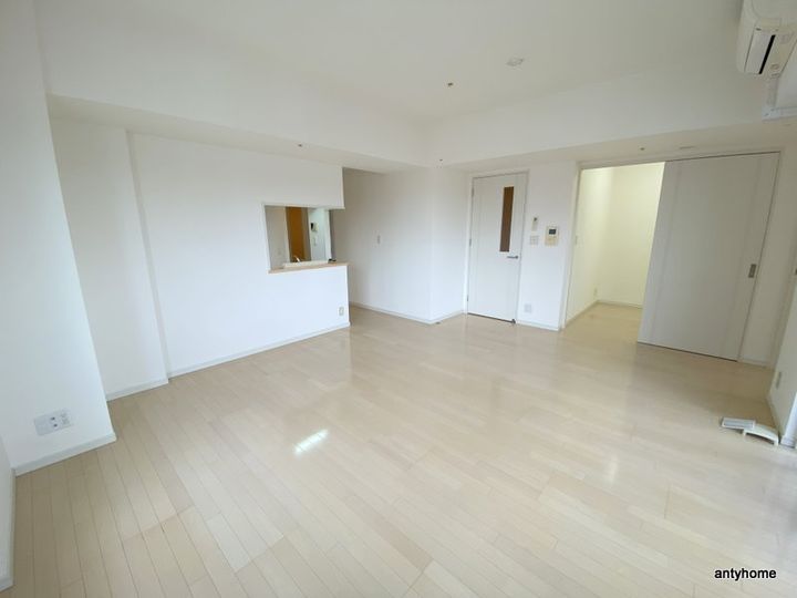 クロスレジデンス大阪新町の居間