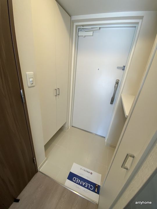 コンフォリア江坂広芝町の玄関