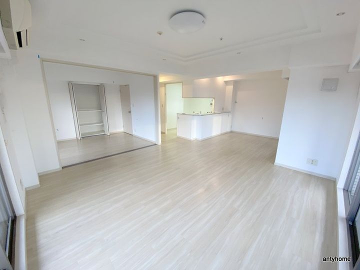 大阪府大阪市中央区高津2丁目(マンション)の賃貸物件の居間