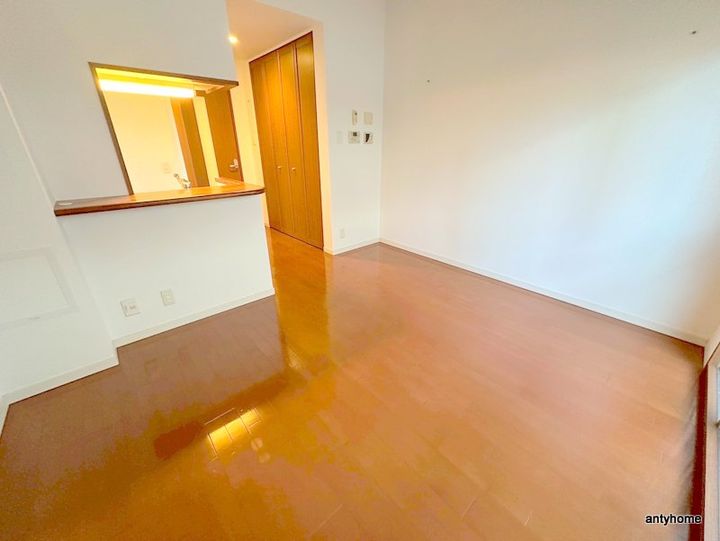 エクセル吹田の居間