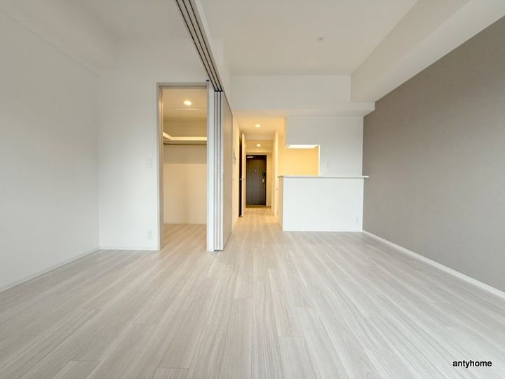 コンフォリア・リヴ新大阪西宮原ソルテラスの居間