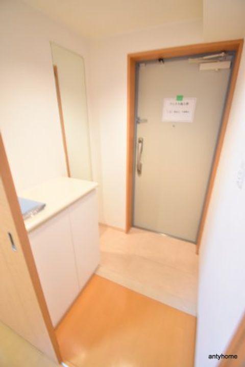 サンロワール江坂リュッセの玄関