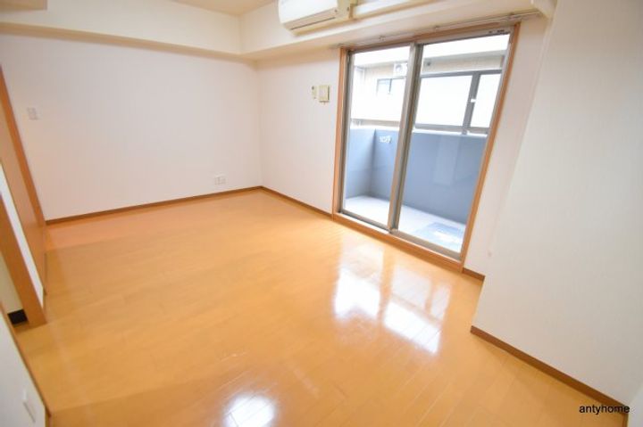 サンロワール江坂リュッセの居間