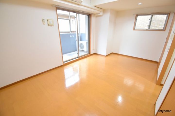 サンロワール江坂リュッセの居間