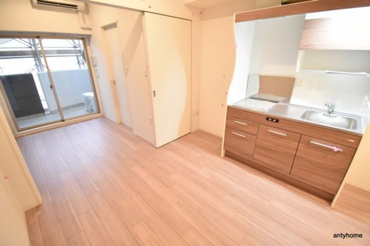 セレニテ新大阪プリエの居間