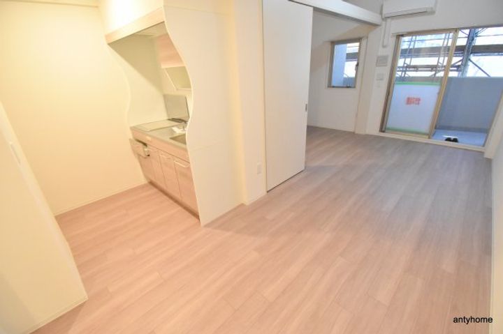 セレニテ西中島アリア弐番館の居間