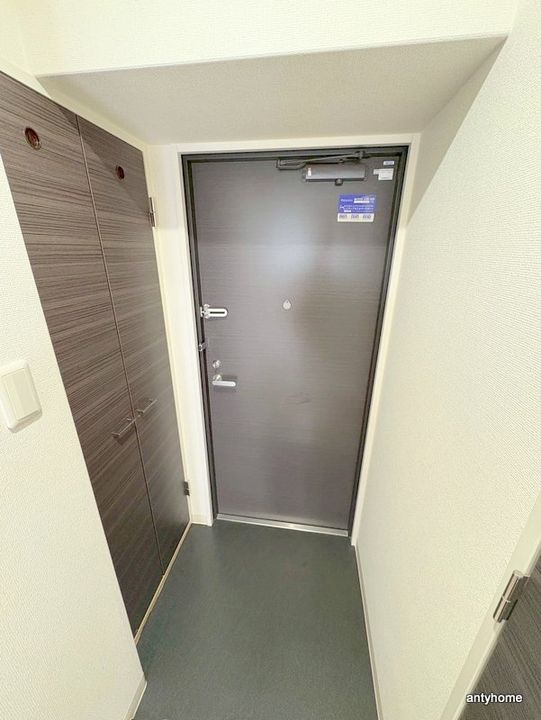 レジディア京町堀の玄関