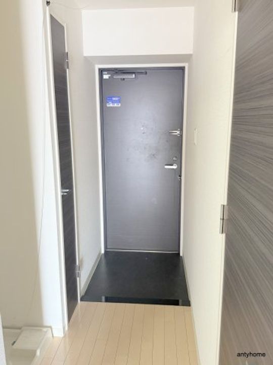 レジディア京町堀の玄関