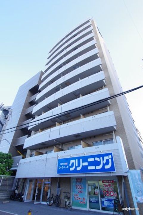 SERENiTE江坂四番館の外観